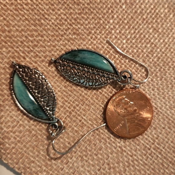 NEW! Faux Turquoise  Leaf Earrings - Picture 8 of 11